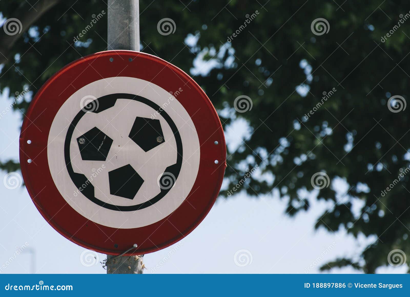 Sinal Proibido Para Jogar Bola Imagem de Stock - Imagem de esporte, placa:  188897869