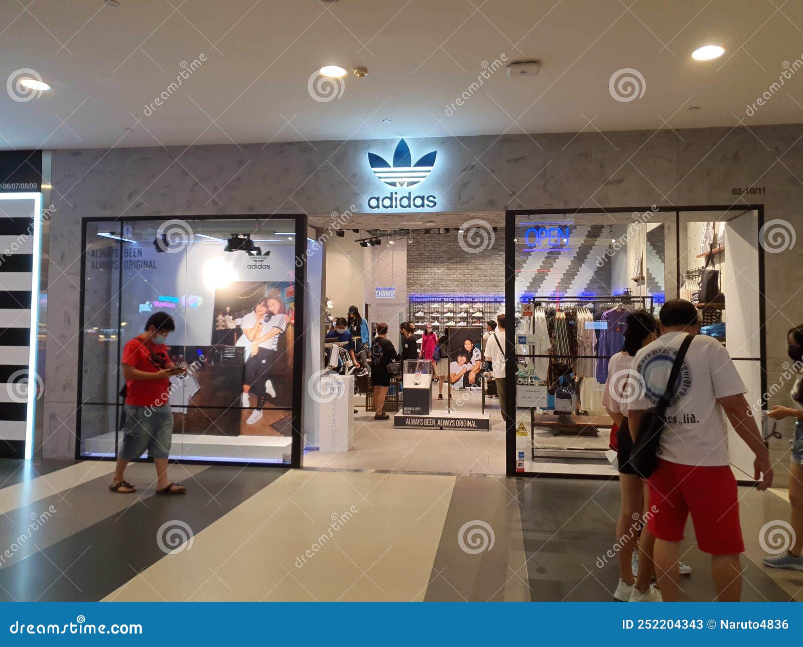 Singapore: Sports Retail Boutique Outlet Editorial Stock Photo - Image of famous, place: 252204343