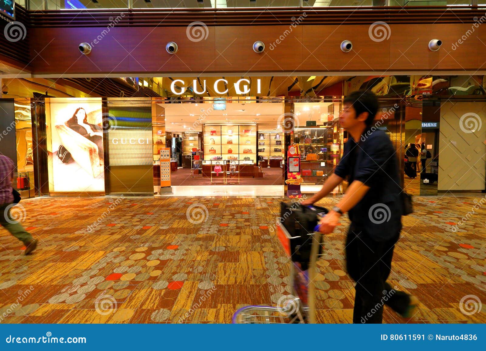 Singapore: Changi Airport Gucci Editorial Photo - Image of commercial, informartion: 80611591
