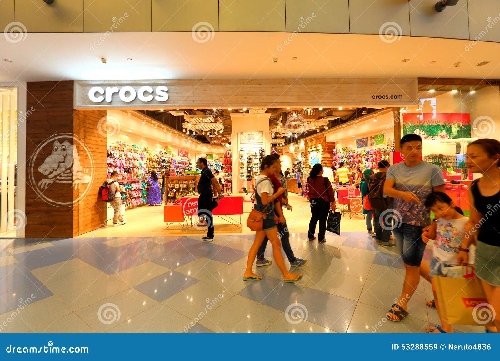 Singapore: CROCS Retail Store Editorial 