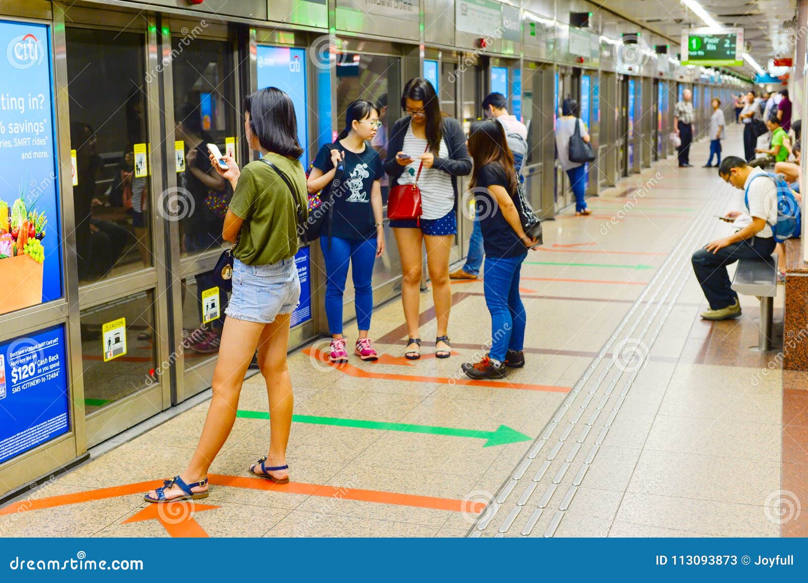 Underground Metro Train Station Singapore Editorial Stock Photo - Image of  mobile, focus: 113093873