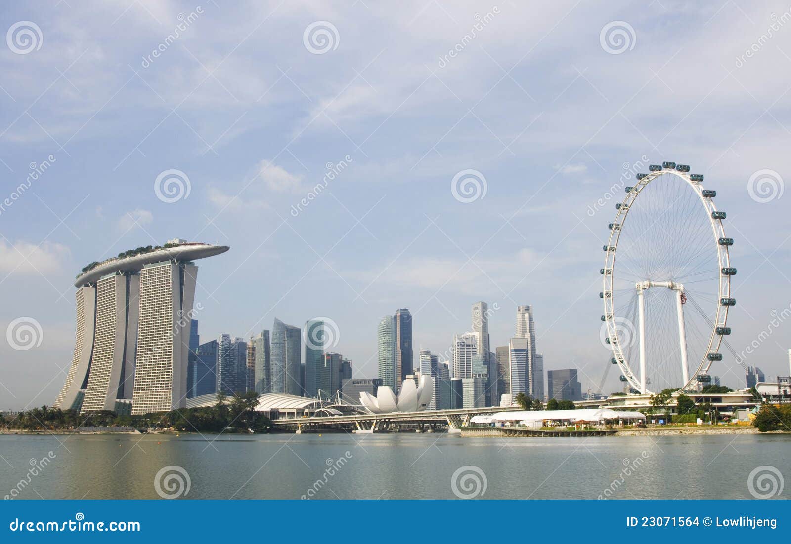 singapore flyer and marina bay