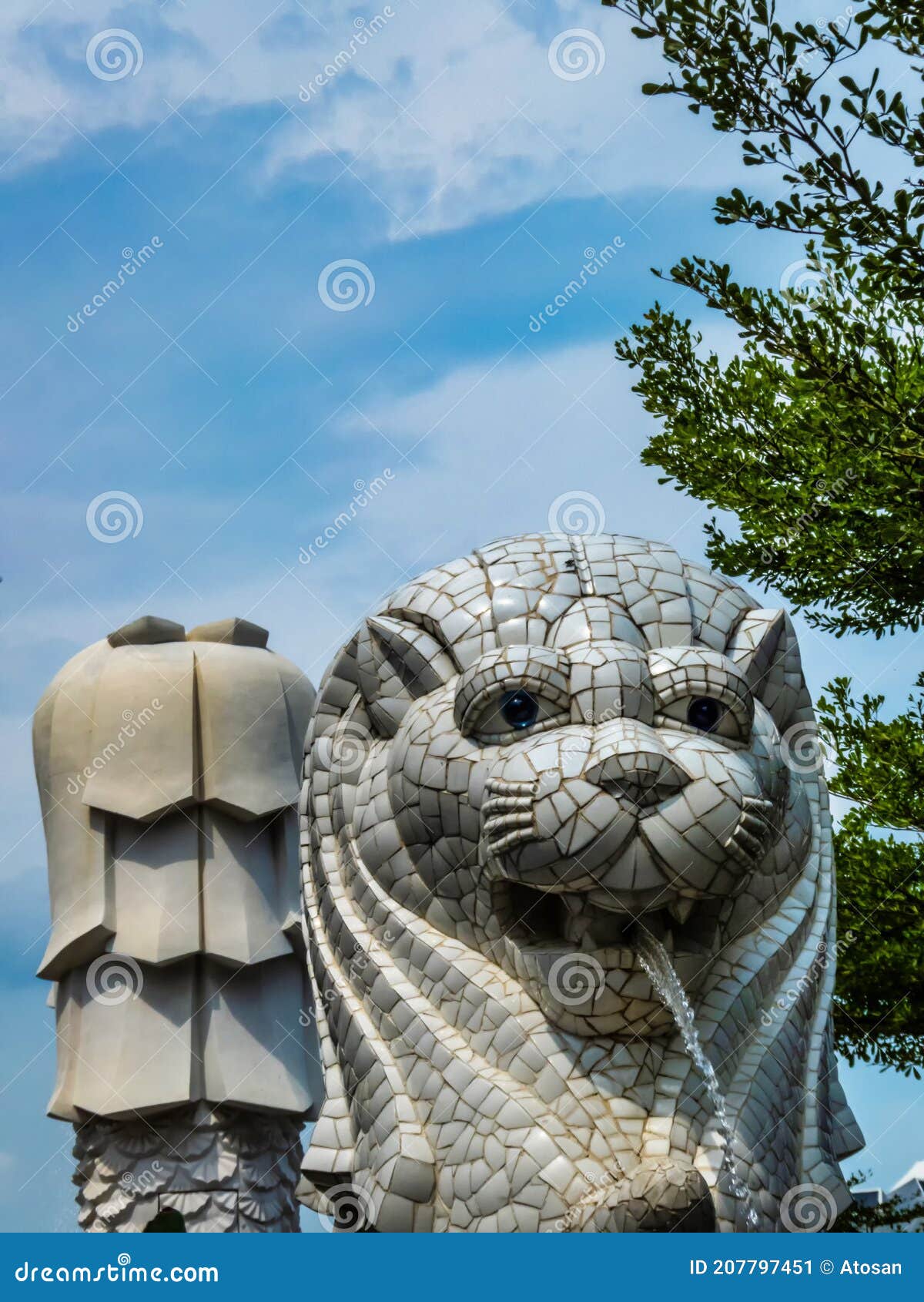Singapore, Merlion Statue editorial photo. Image of lion - 207797451 Singapore, Merlion Statue editorial photo. Image of lion - 207797451