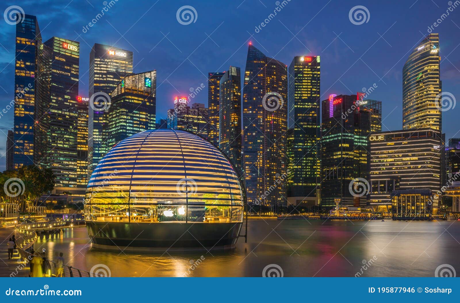 Singapore 2020: Newest Apple Store in Marina Bay Sands Floats on Water  Editorial Image - Image of glass, launches: 195877960