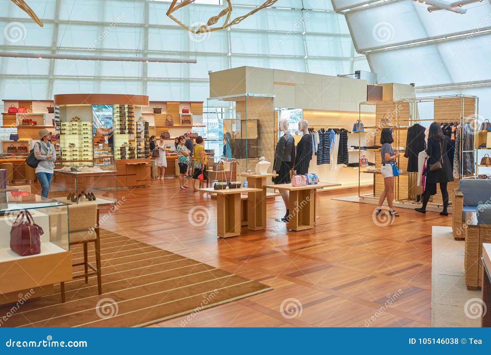Louis vuitton store singapore hi-res stock photography and images