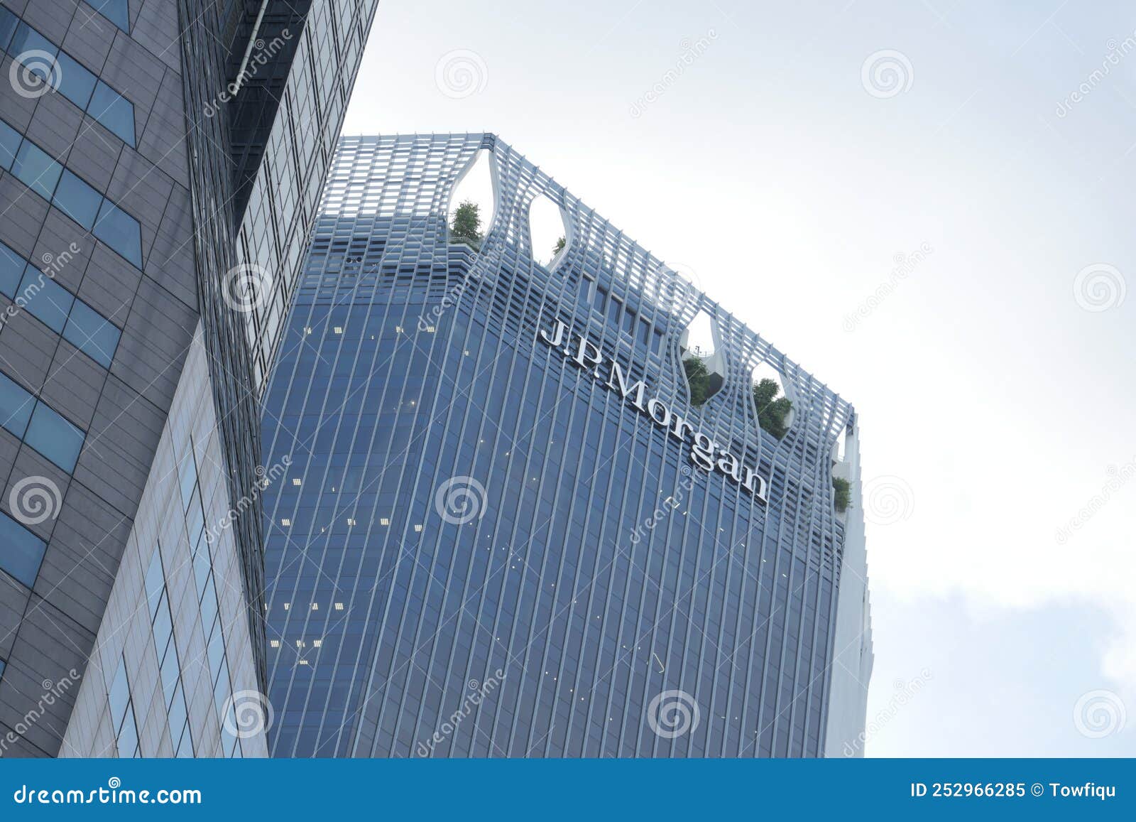 Singapur 1 De Junio De 2022. Logotipo Del Banco Jp En Edificio
