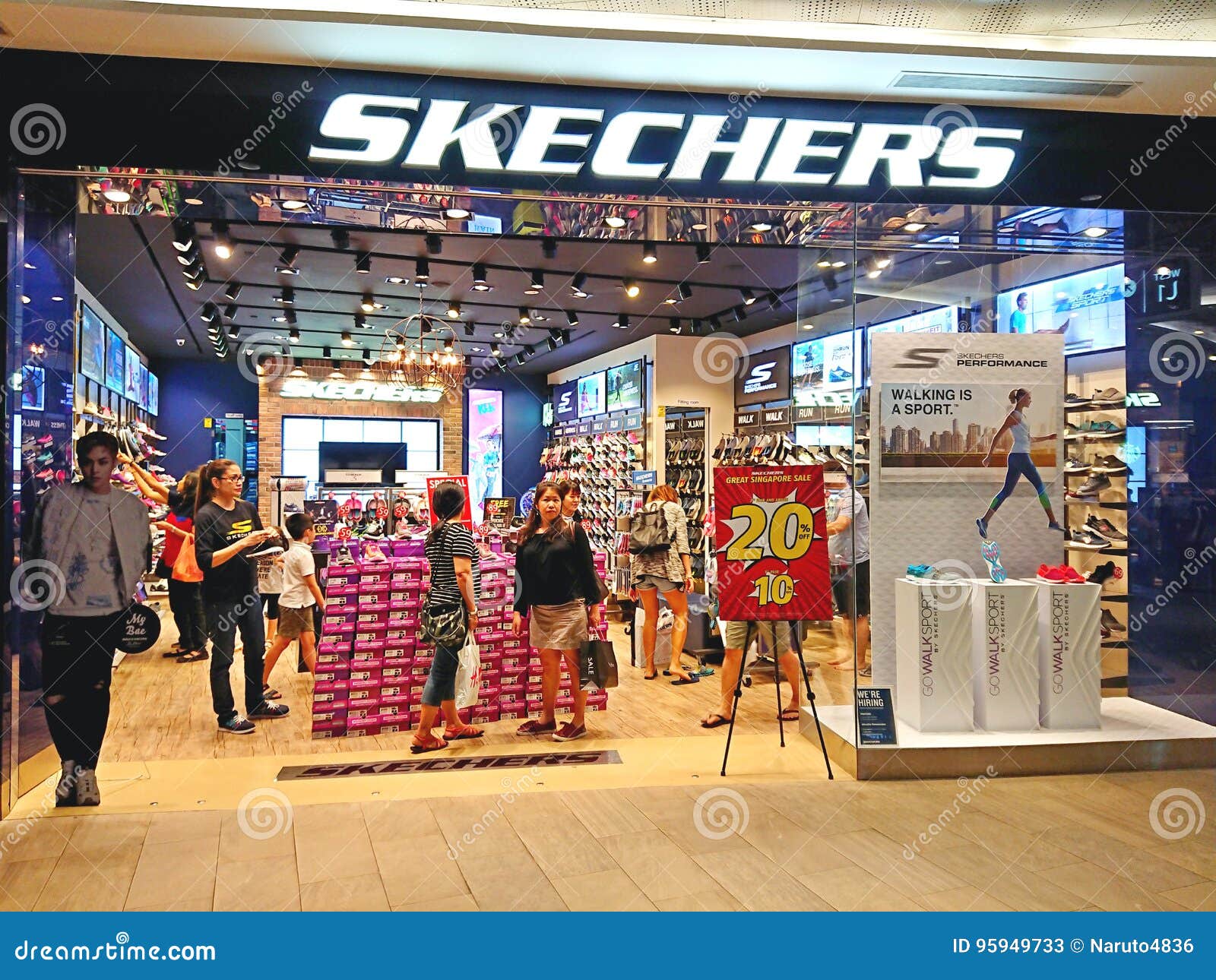 Singapur: Mercado Del Boutique De La Venta Al Por Menor De Skechers Foto archivo editorial - Imagen de singapur, estante: 95949733