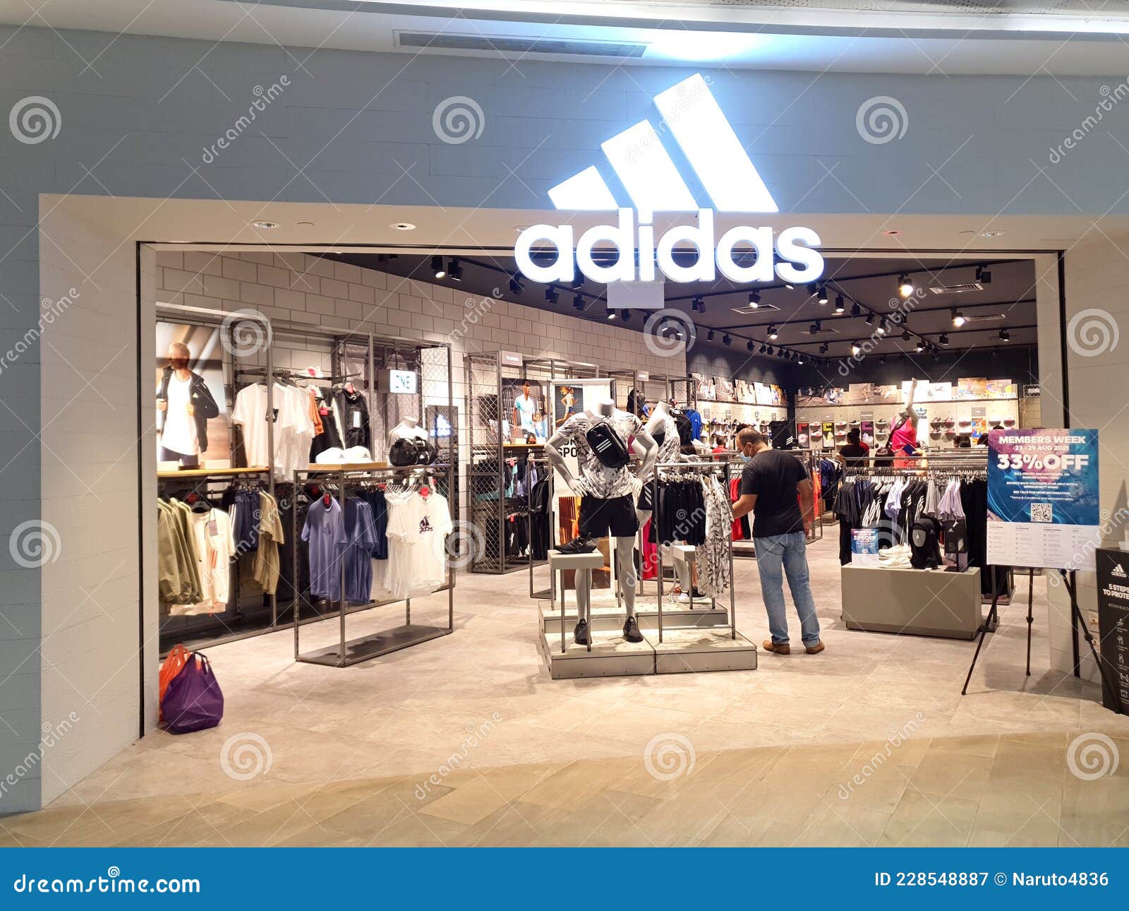 Fortaleza Eficiente Corrección Singapur : Tienda Minorista De Deportes De Adidas Fotografía editorial -  Imagen de camino, tienda: 228548887