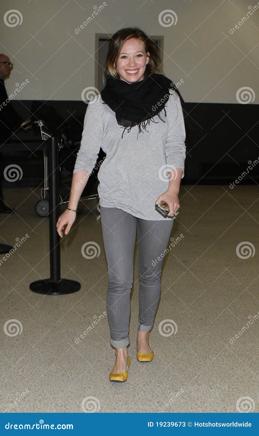 Singer Actress Hillary Duff is Seen at LAX Airport Editorial Stock Photo -  Image of female, girl: 19239673