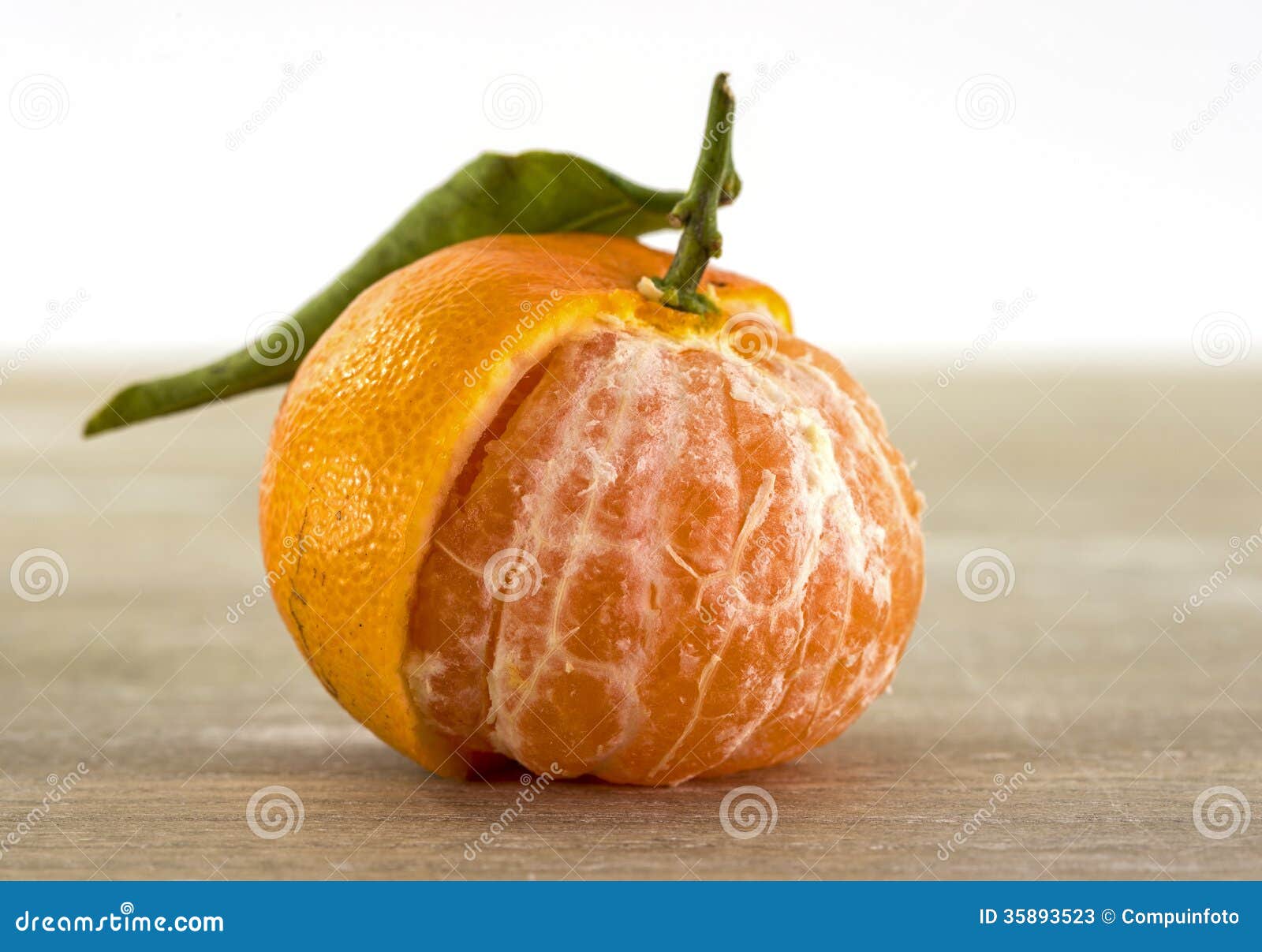 Single orange mandarin stock image. Image of dessert 35893523