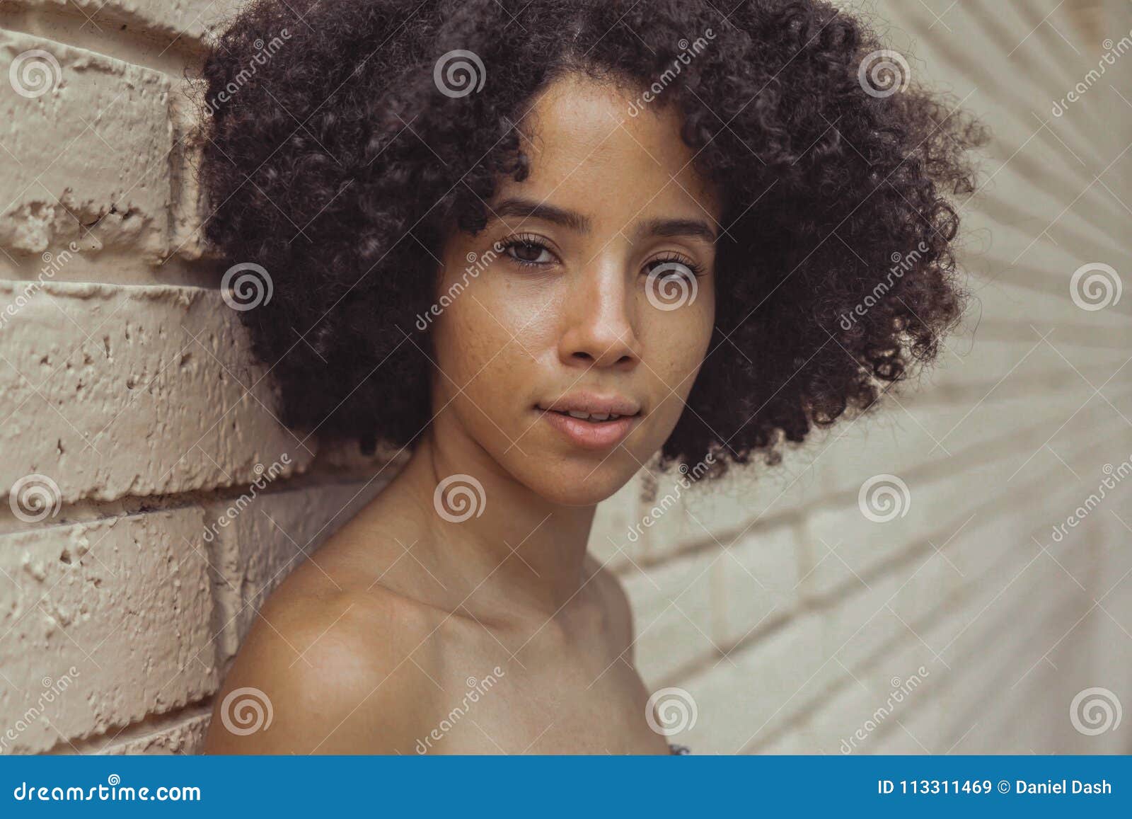 lange schwarze haare nackt frauen