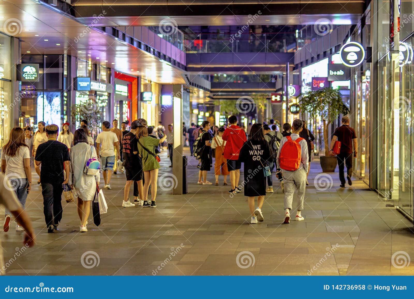 Chengdu Landmark Sino-Ocean Taikoo Li , China Editorial Stock Photo - Image  of mall, double: 142736958