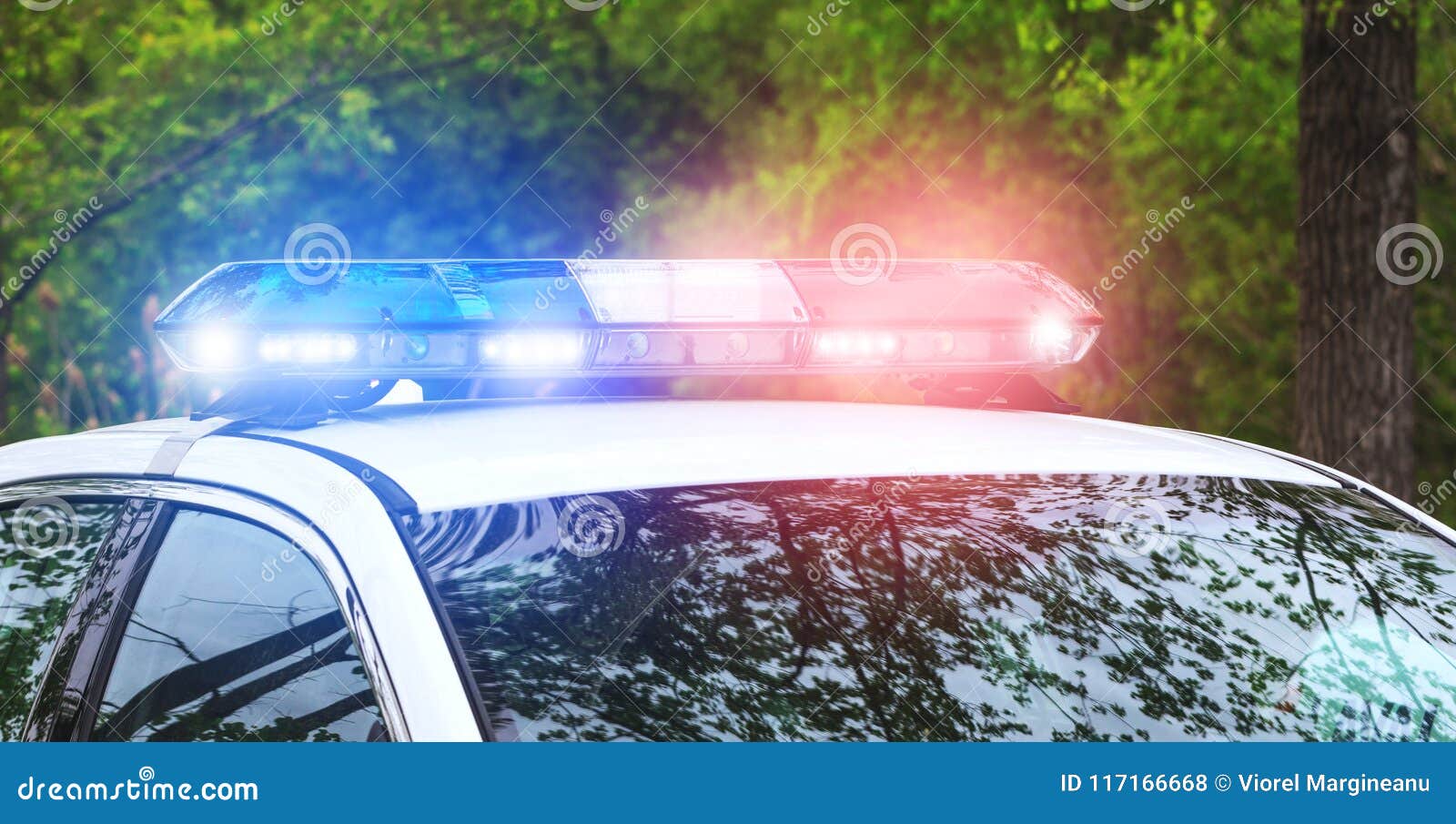 Sirènes De Police En Fonction Lumières Instantanées Bleues Et Rouges  D'emergen Photo stock - Image du asie, véhicule: 117166668