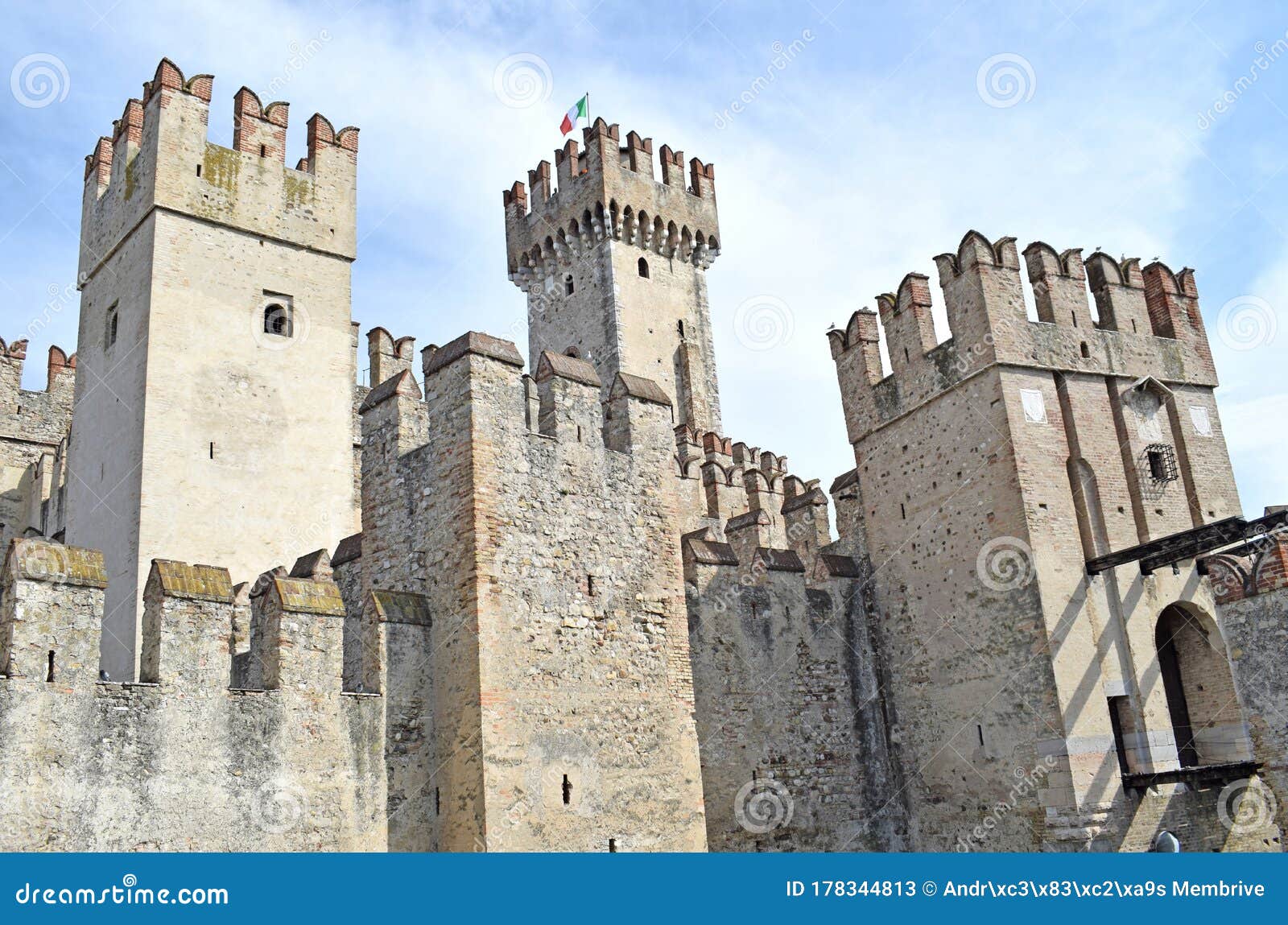 sirmeone castle in italy