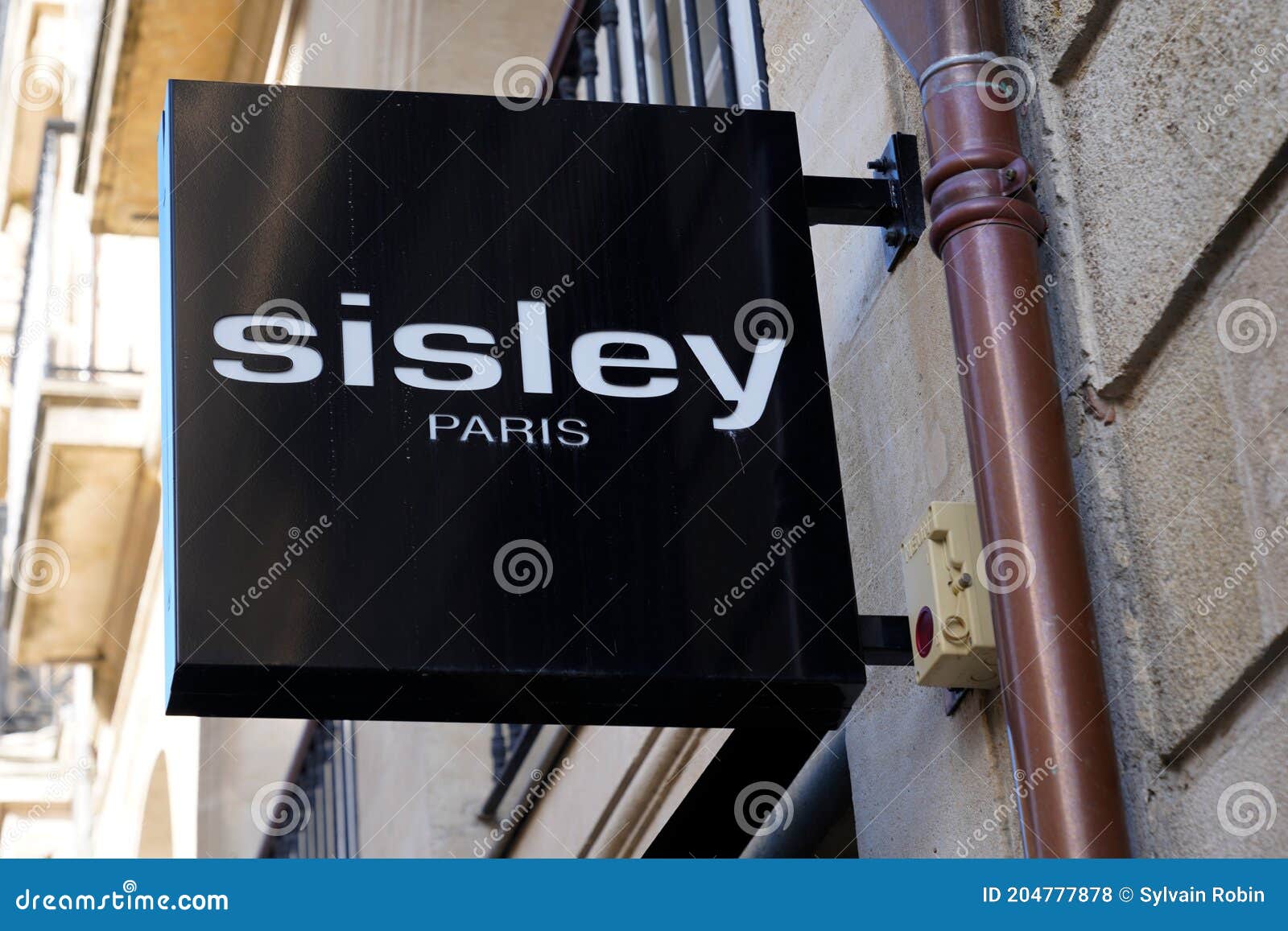 Paris Logo Y Signo Texto Frente Tienda Moda Marca Ropa En La Foto de archivo editorial - Imagen de marca, ciudad: 204777878