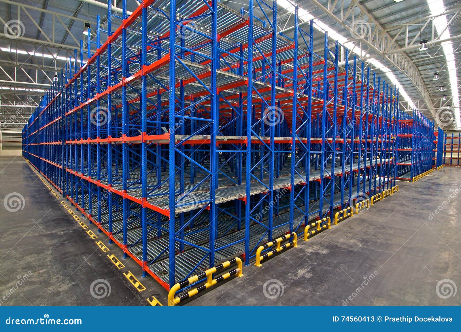 Sistema De La Estantería Del Almacenamiento Del Almacén Del Centro De  Distribución Imagen de archivo - Imagen de equipo, industrial: 74560413