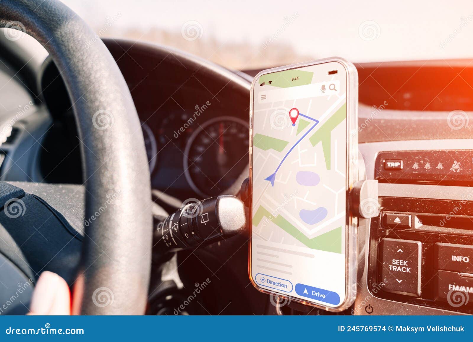 Sistema De Mapas De Navegador Gps. Sistema De Posicionamiento Global En La  Pantalla Del Smartphone En Auto En Carretera De Viaje. Foto de archivo -  Imagen de pista, digital: 245769574