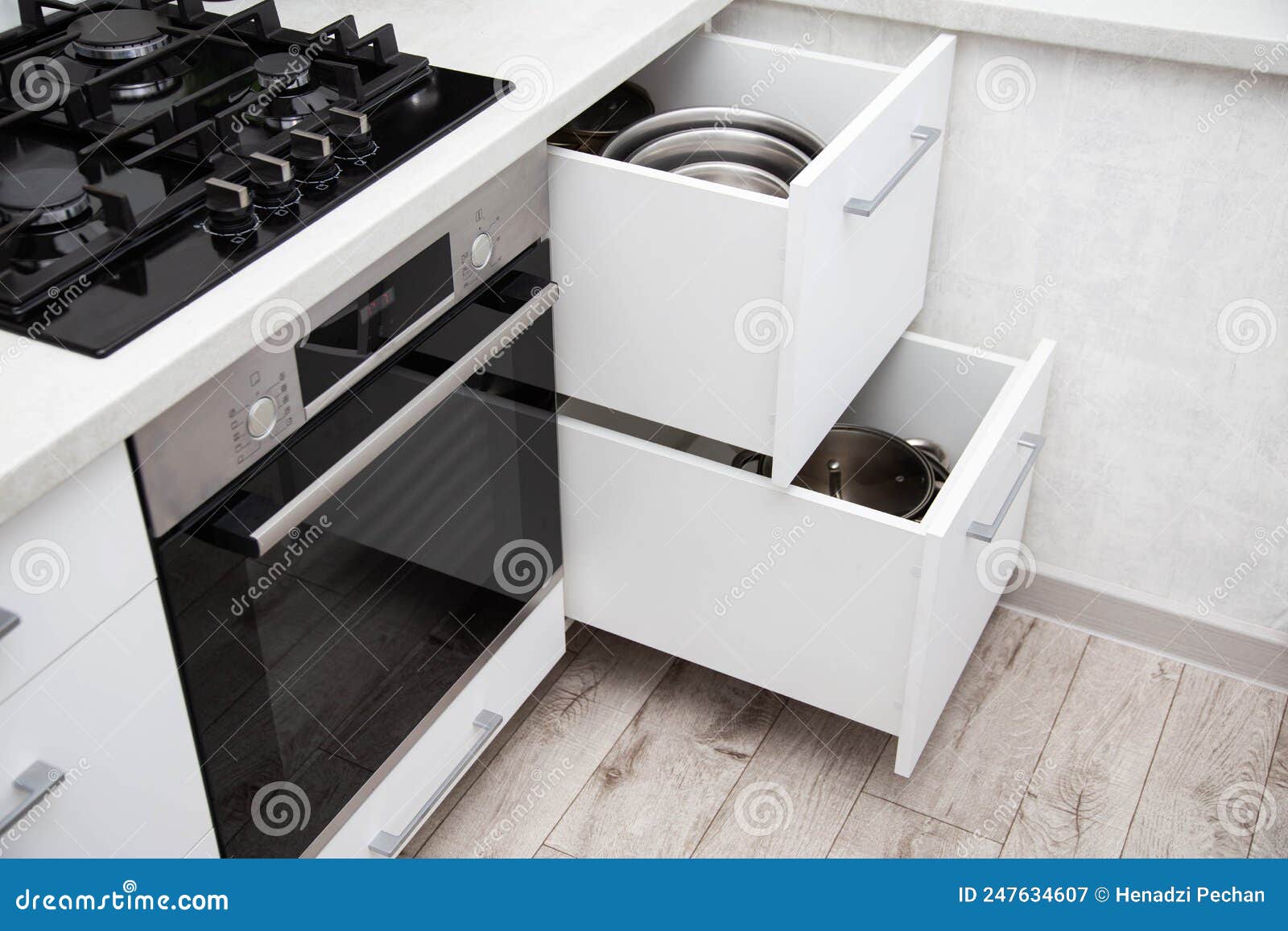 Sistema Moderno De Cajón Deslizante En La Cocina. Producción De Muebles De  Cocina. Ergonomía Y Cierre Del Diseño Imagen de archivo - Imagen de blanco,  capacidad: 247634607