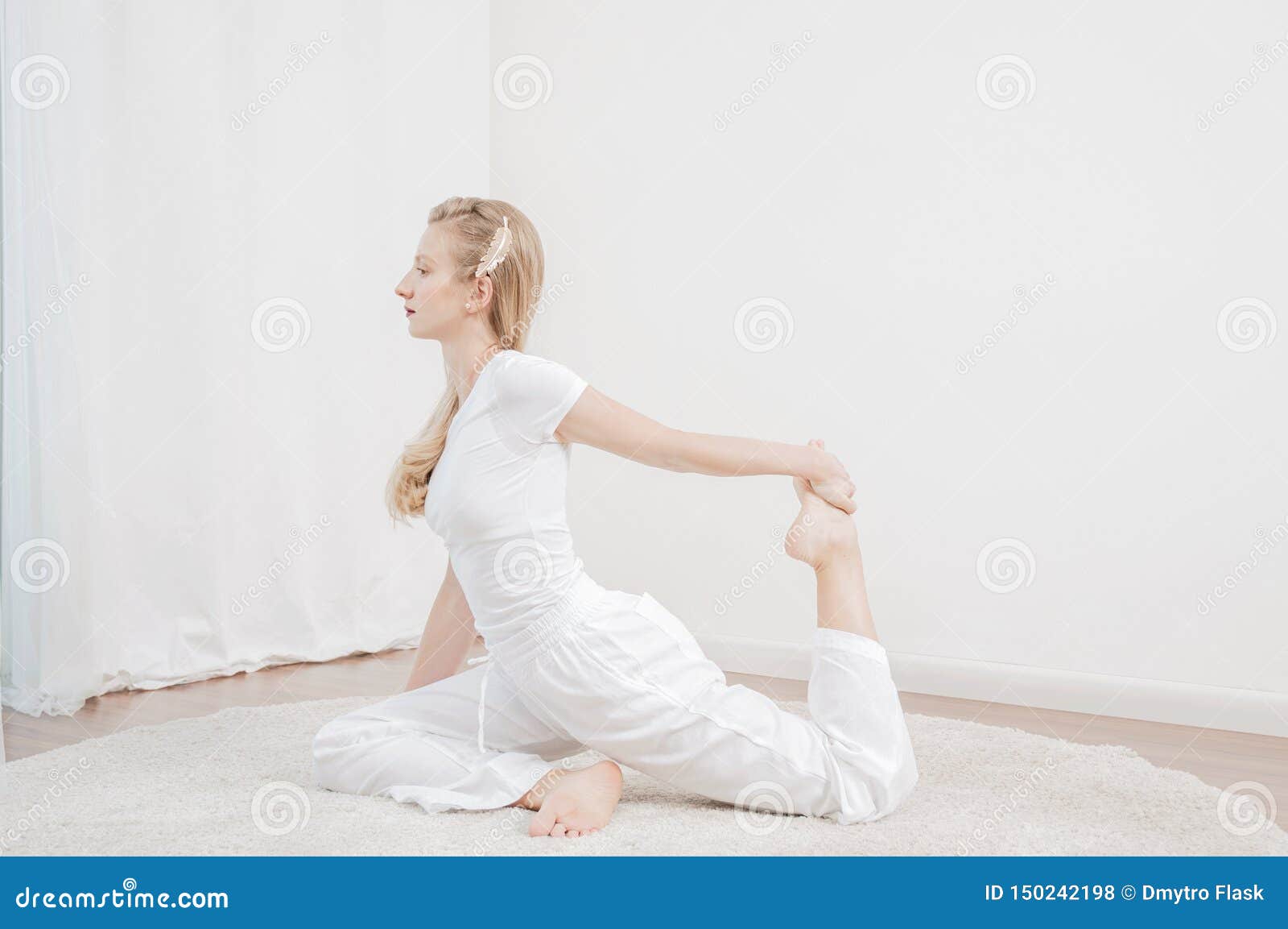 nackt yoga haltung