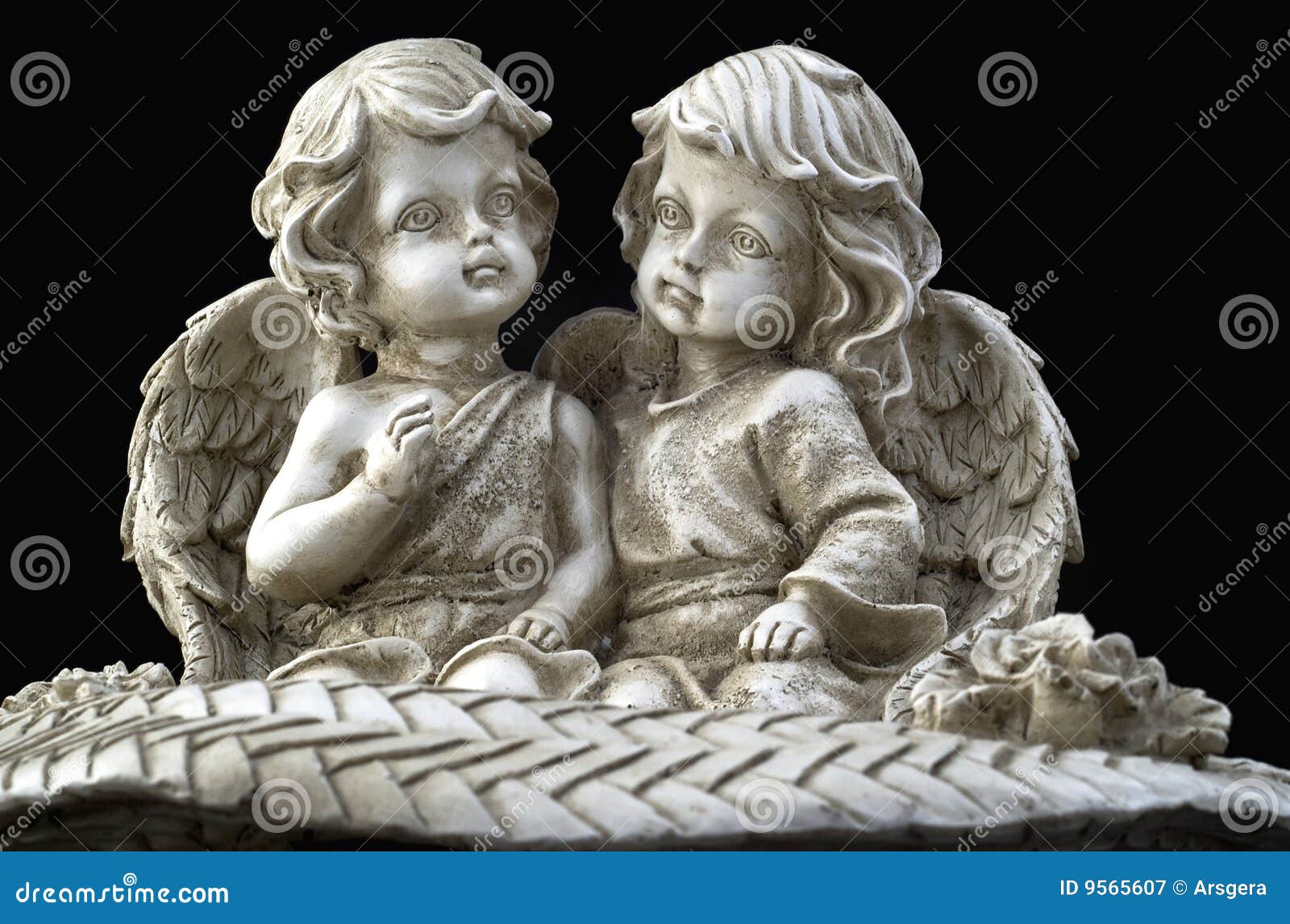 Sitzen Mit Zwei Schones Engeln Stockbild Bild Von Sitzen Engeln