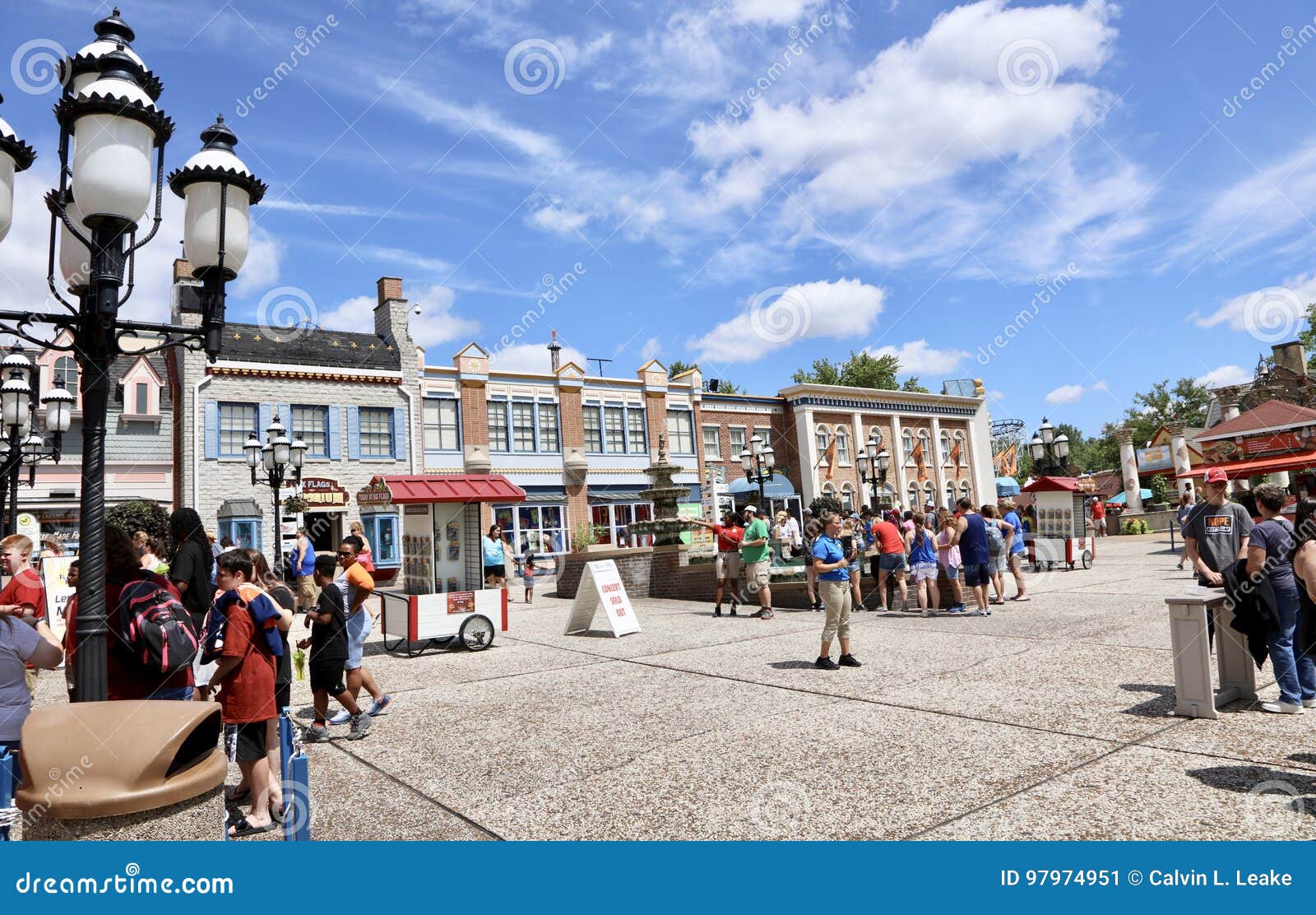 Six Flags Over St. Louis Main Entrance Editorial Photo - Image of rails, entrance: 97974951