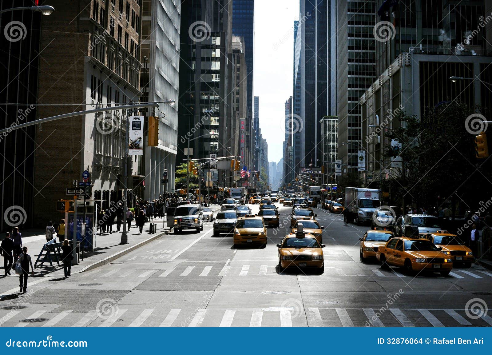 Sixth Avenue In Manhattan New York Editorial Stock Image Image Of Location Concept 32876064