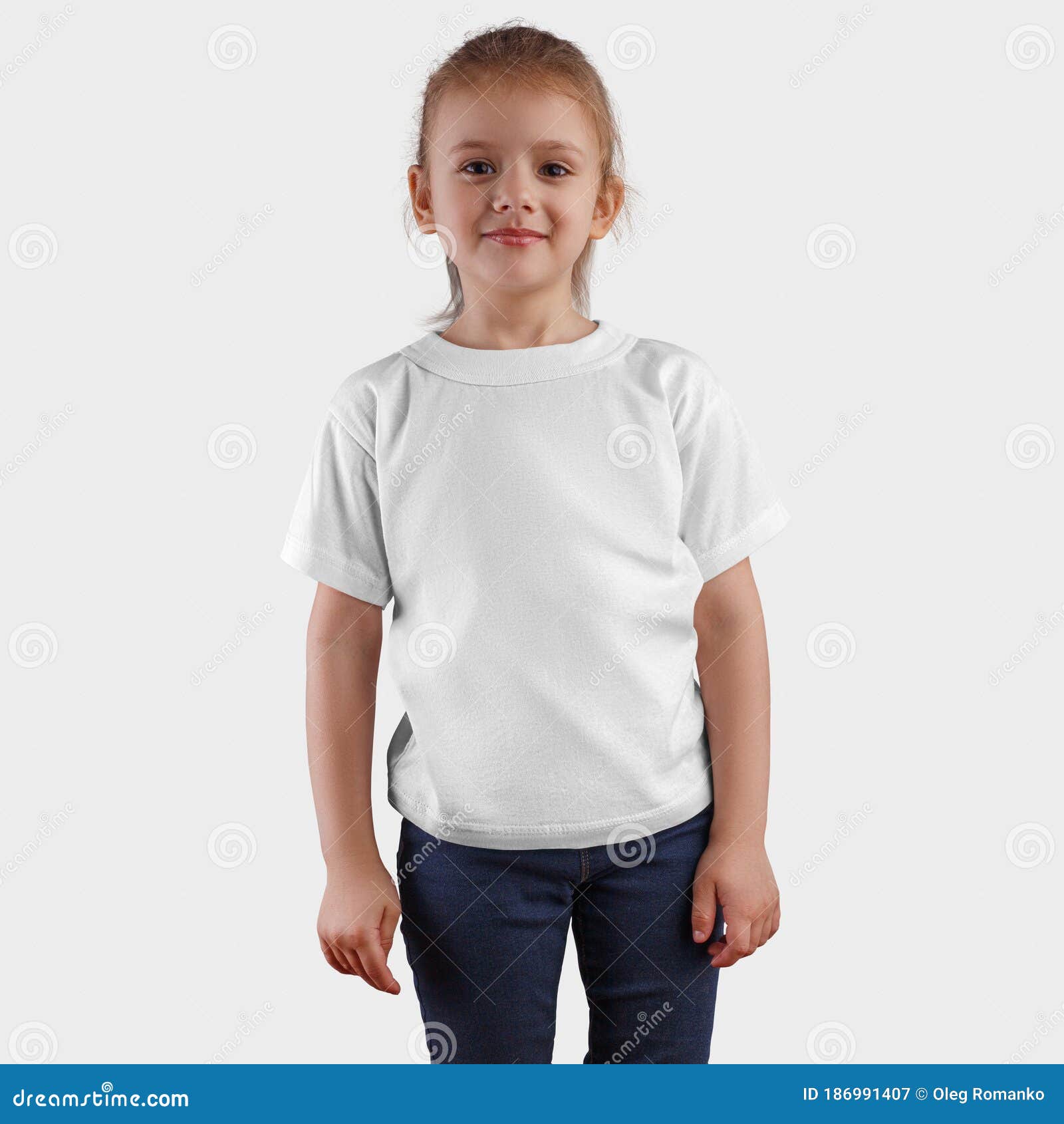 Merchandiser Broers en zussen brandwond Sjabloon Voor Kinderen Blanco Kleding Voor Design Presentatie En Logo Een Wit  Shirt Voor Een Schattig Kind Voor Reclame Stock Afbeelding - Image of  glimlach, spijkerbroek: 186991407