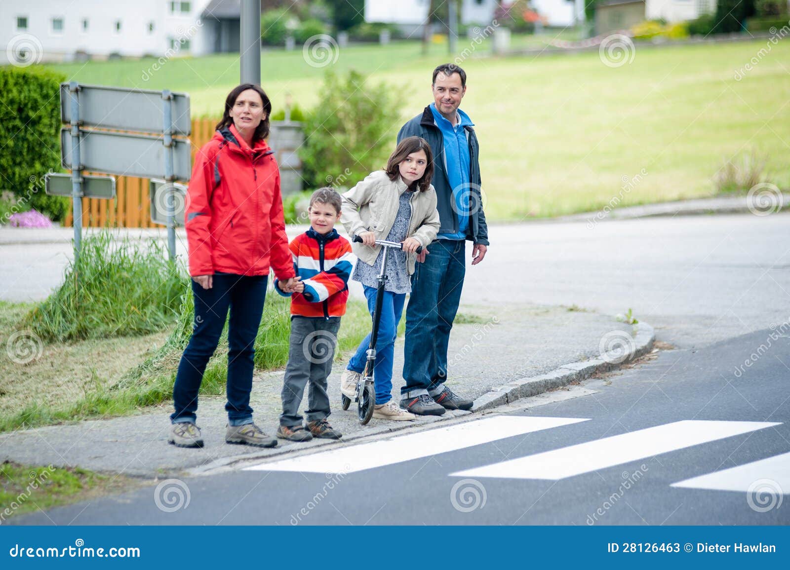 Ska familj passera övergångsstället. Familjen ska passera övergångsstället i landet