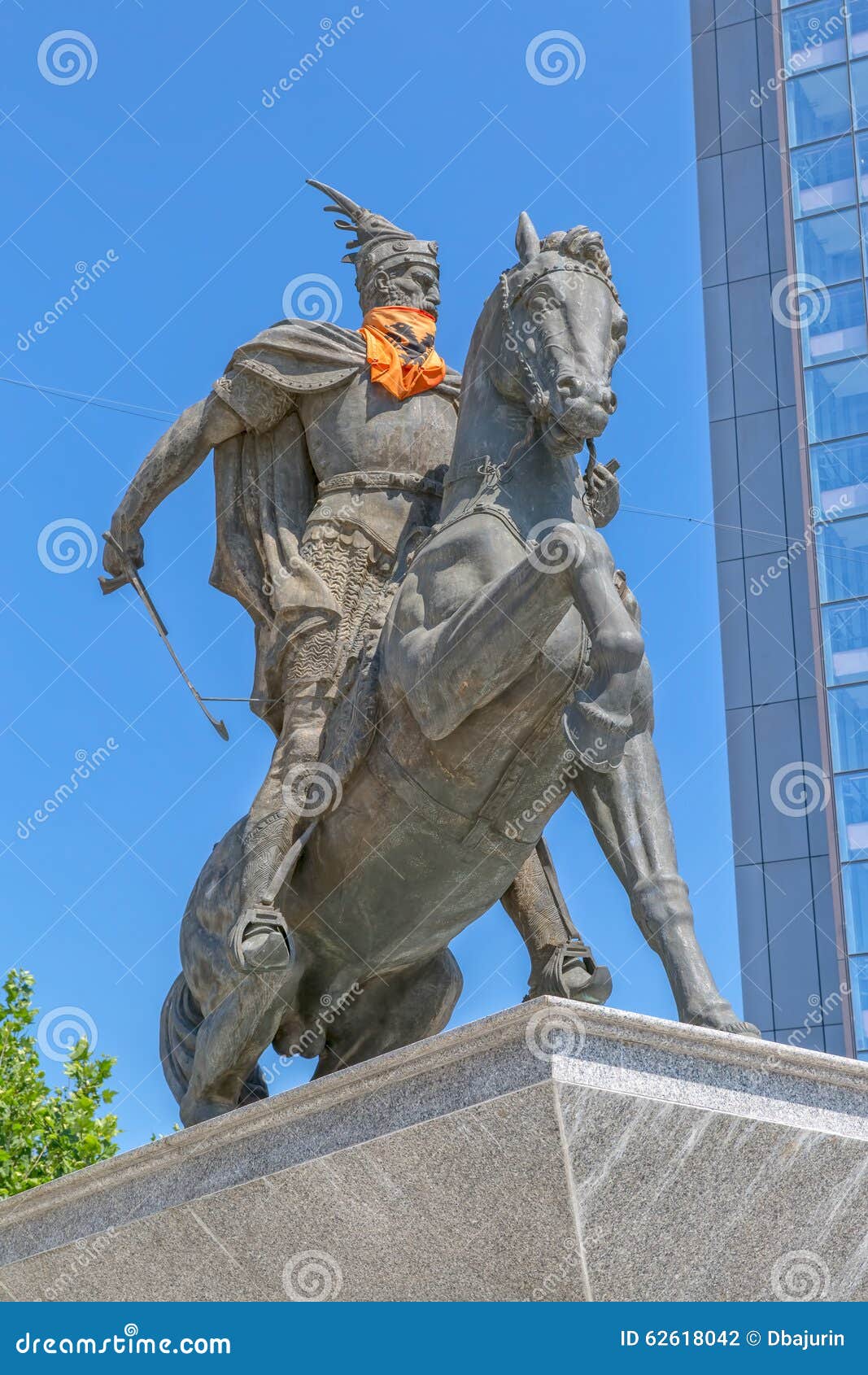 SkanderbegStatue Pristina redaktionelles stockfotografie. Bild von
