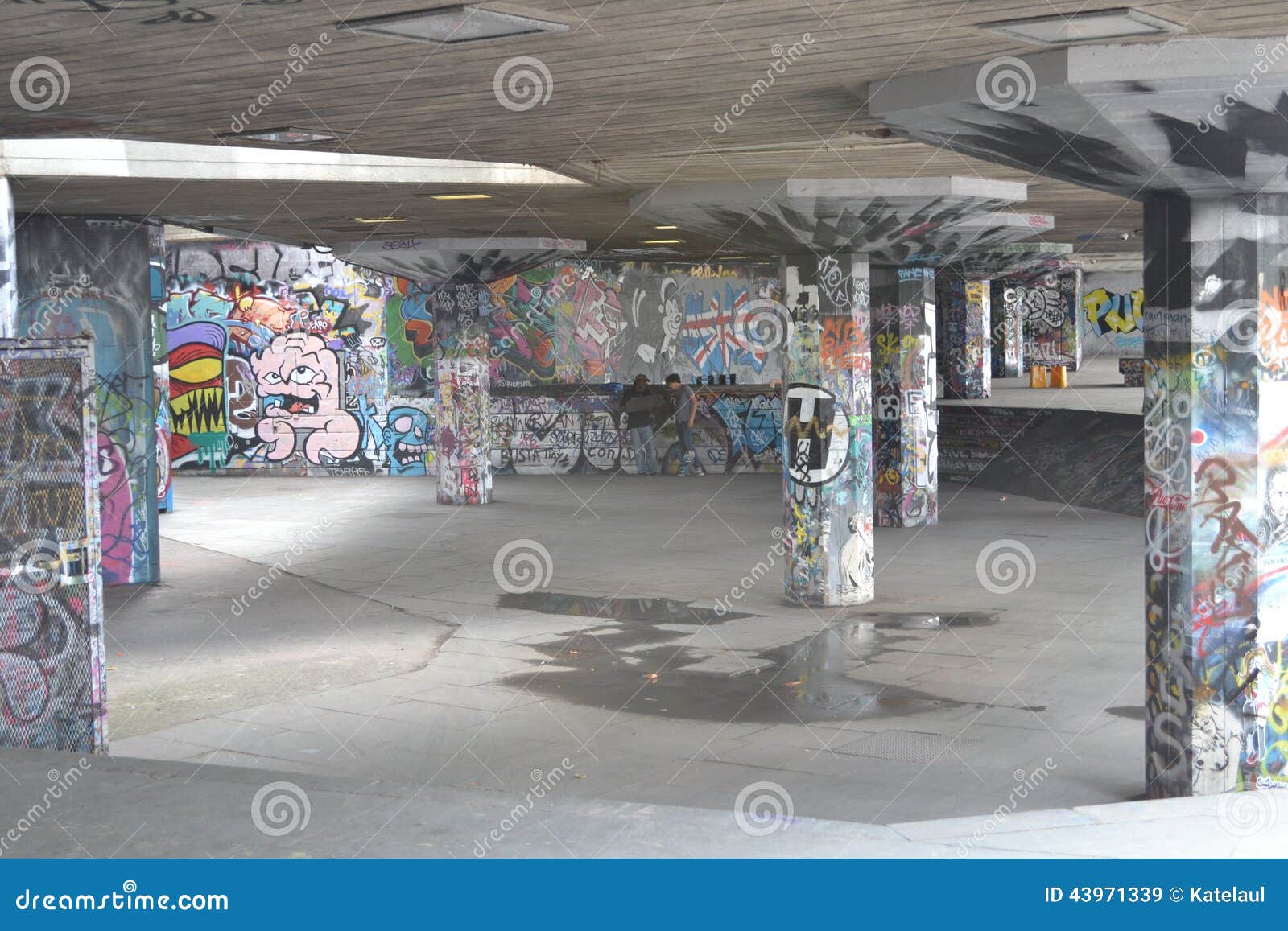 Skateboarder At The Southbank Skatepark London Uk Stock Photo