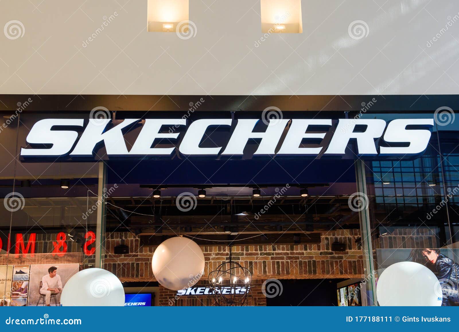 Escandaloso Autorizar Estoy orgulloso Skechers Company Logo on Store. Editorial Photo - Image of performance,  american: 177188111