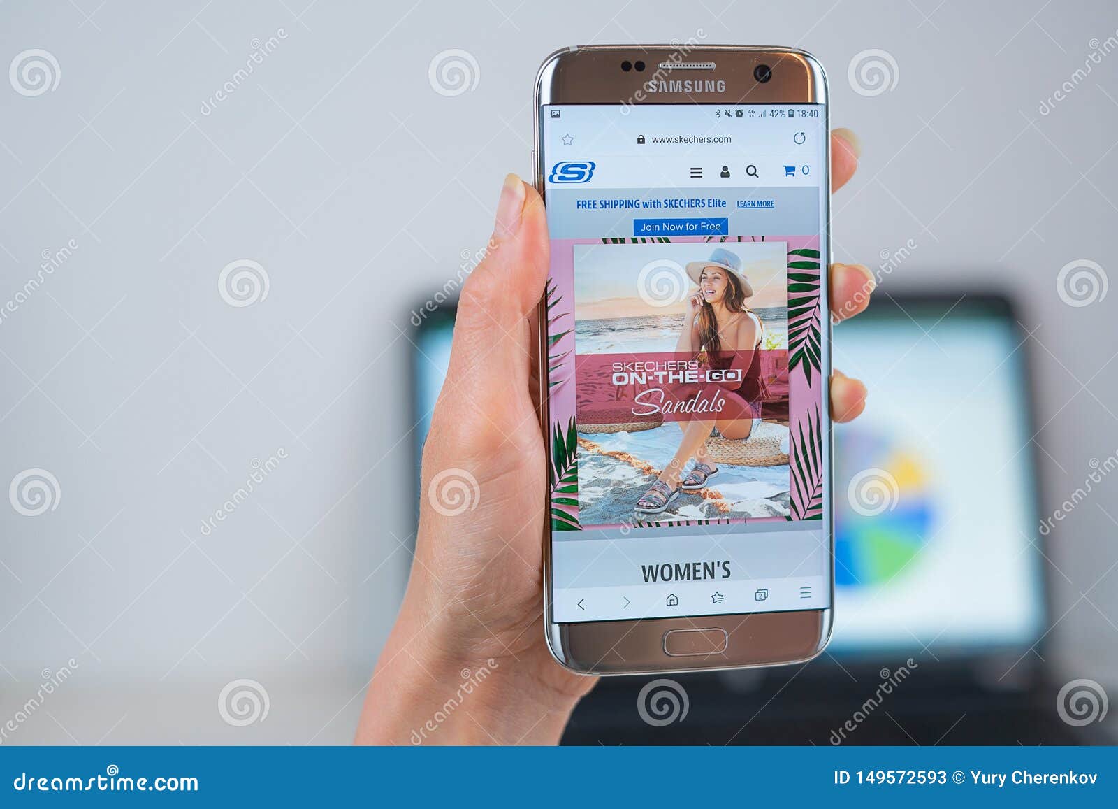 Skechers Web Site Opened on the Mobile Editorial Stock - Image of connection: