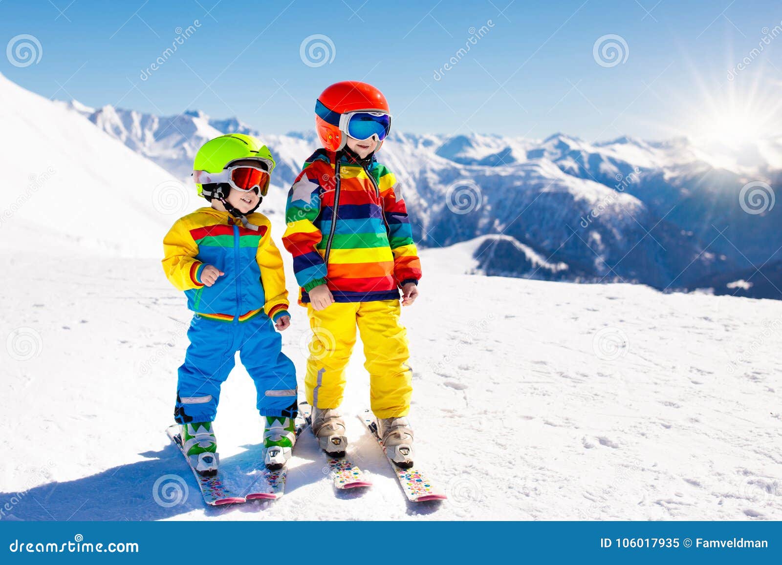 ontbijt zakdoek Darts Ski En Sneeuw De Winterpret Voor Jonge Geitjes Kinderen Het Ski?en Stock  Afbeelding - Image of alpien, actief: 106017935