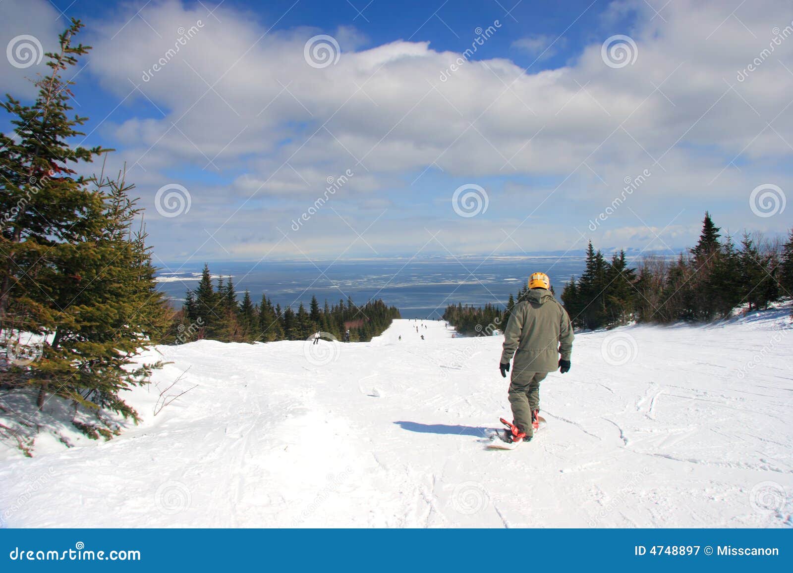 ski at le massif
