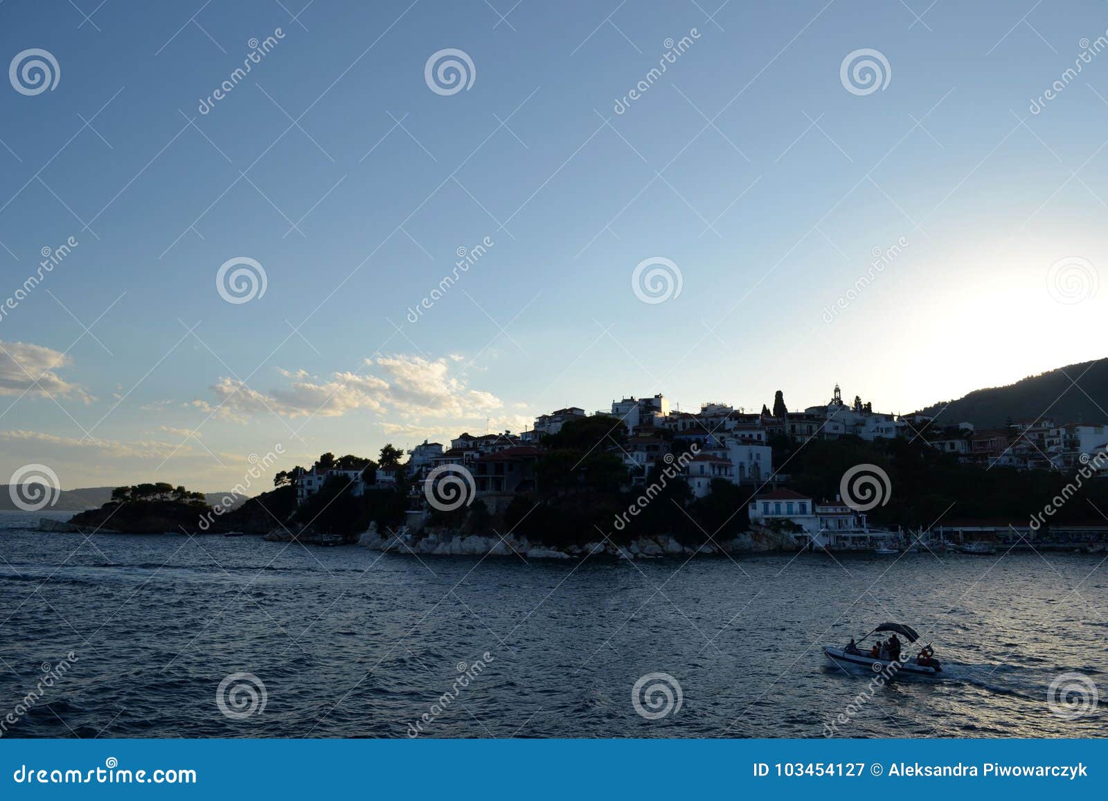 Skiathos, Grecia imagen de archivo. Imagen de roca, barco - 103454127