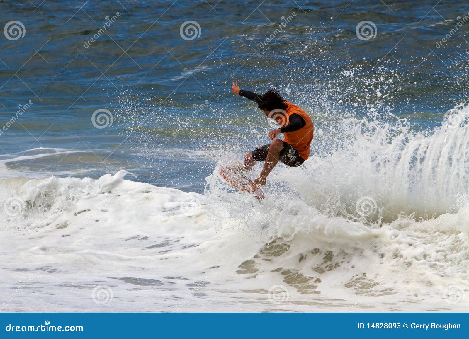 Skimboarder compite foto de archivo editorial. Imagen de atleta 14828093