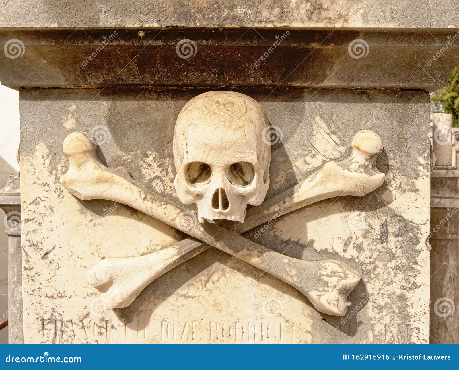 skull and bones tomb skull and bones tomb
