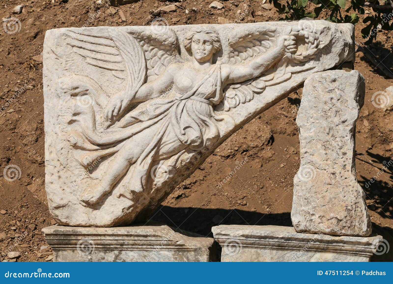 Skulptur Av Guden Nike I Den Forntida Roman Staden Ephesus, Turkiet  Arkivfoto - Bild av landmärke, artistically: 47511254