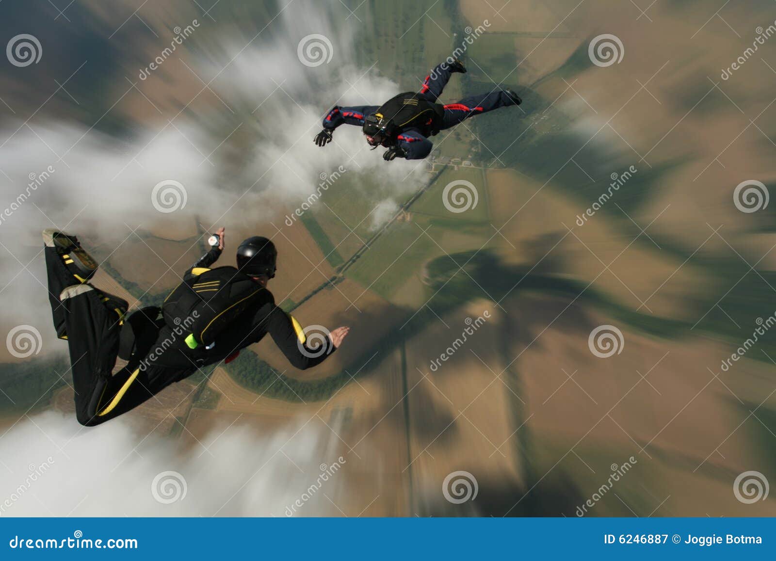 skydivers in freefall