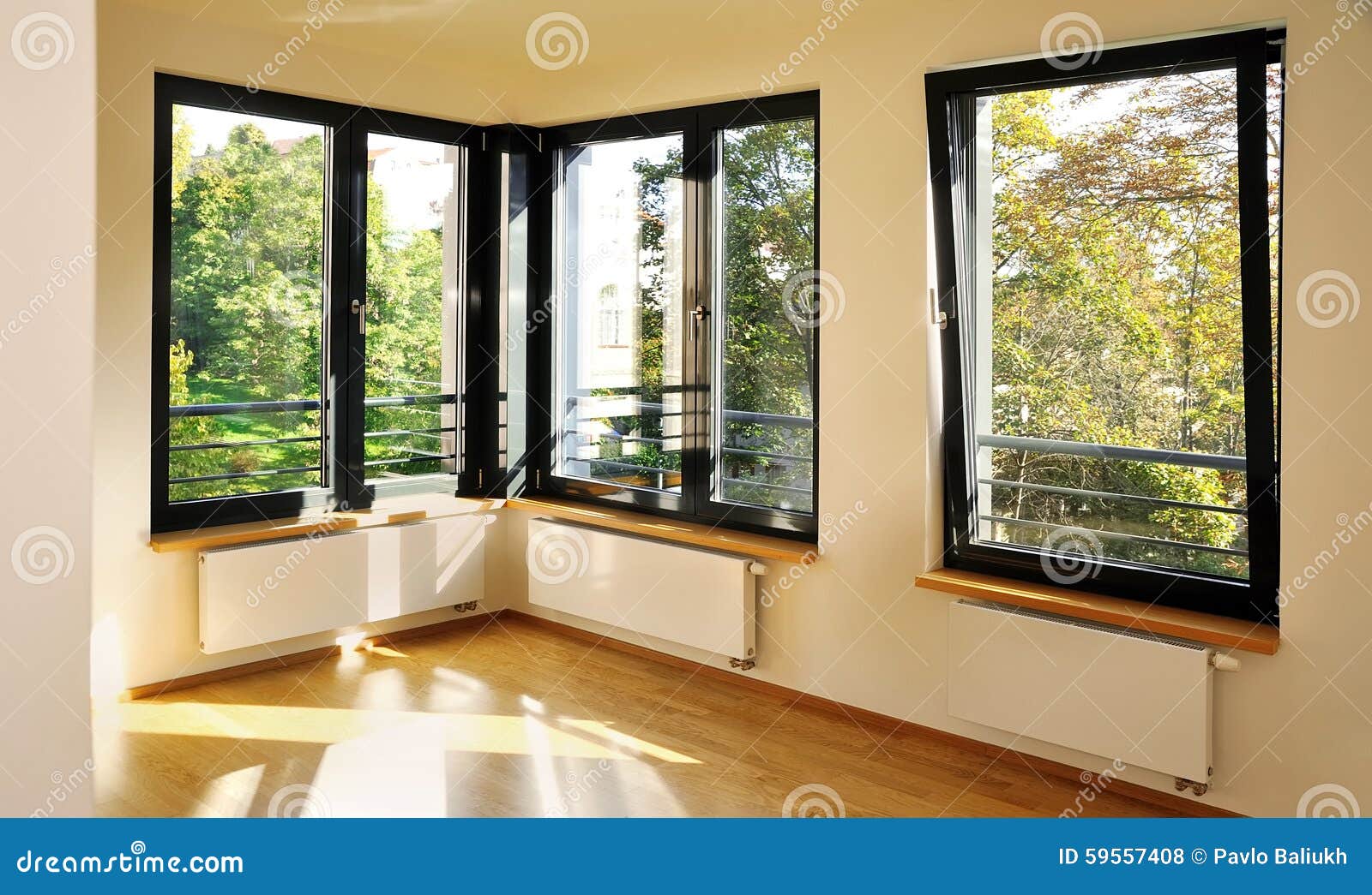 Slaapkamer met hoekvensters stock foto afbeelding: 59557408