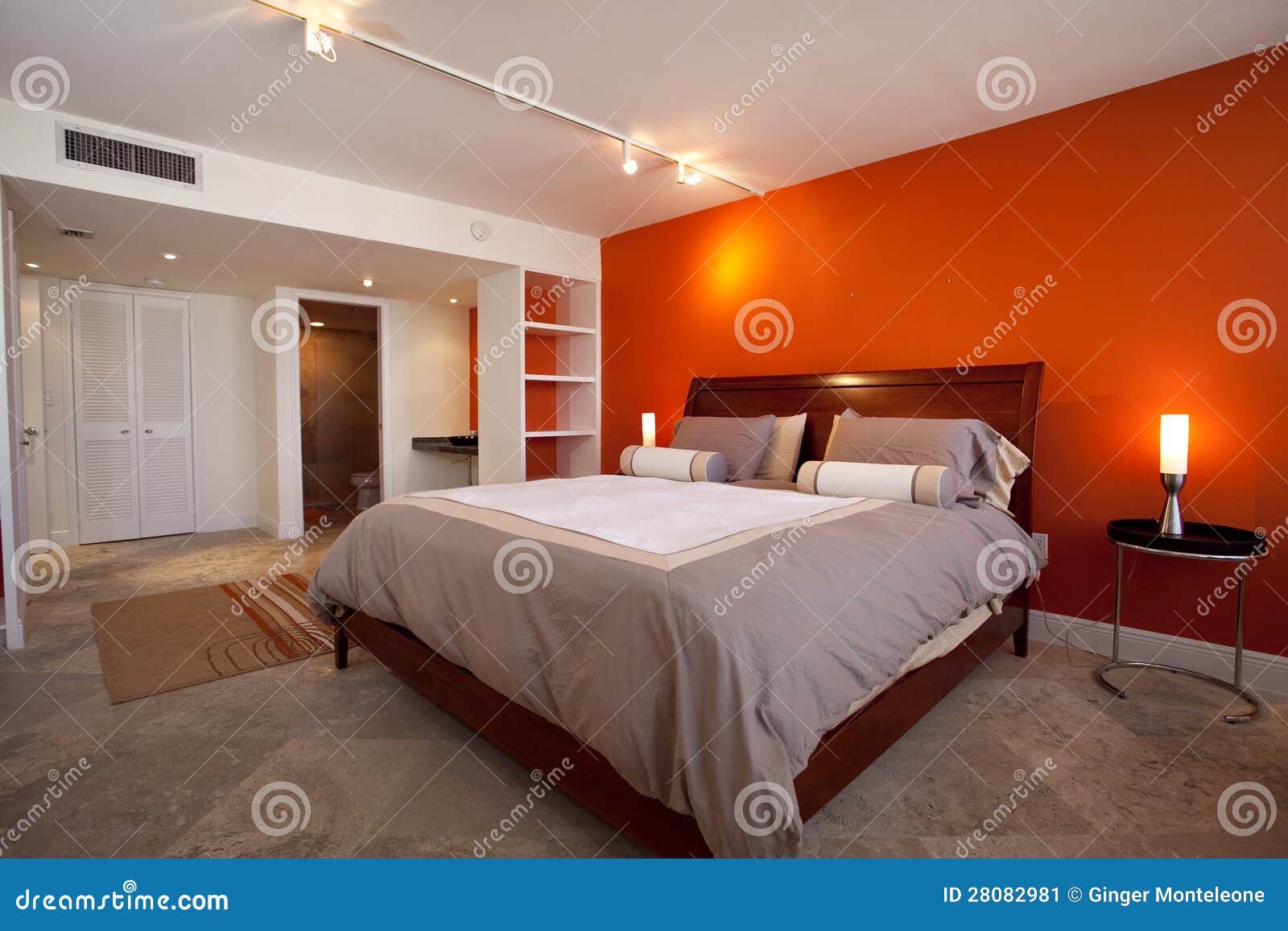Slaapkamer met oranje muur stock afbeelding. Afbeelding bestaande ... Slaapkamer met oranje muur stock afbeelding. Afbeelding bestaande ...