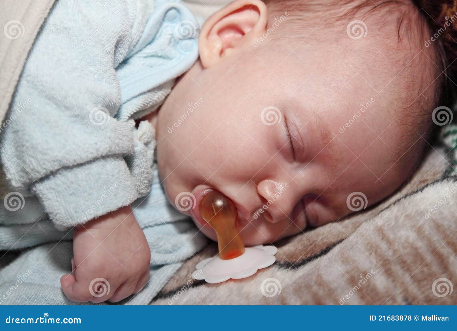 sleeping with pacifier