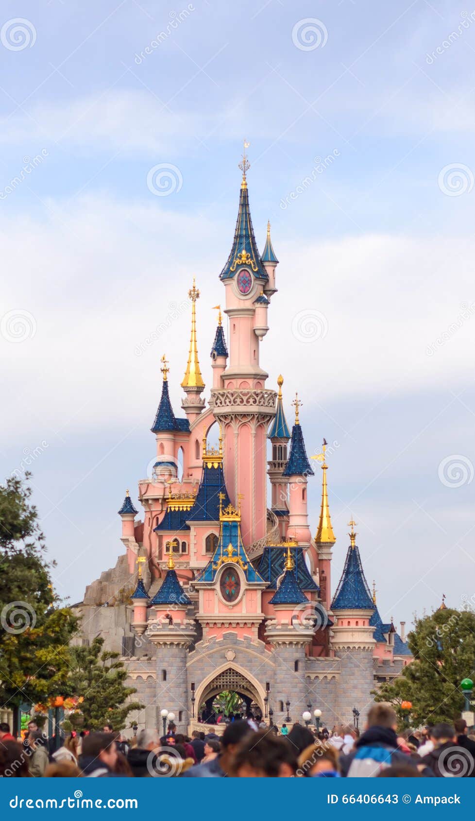 1,271 Disneyland Paris Castle Stock Photos - Free & Royalty-Free Stock  Photos from Dreamstime