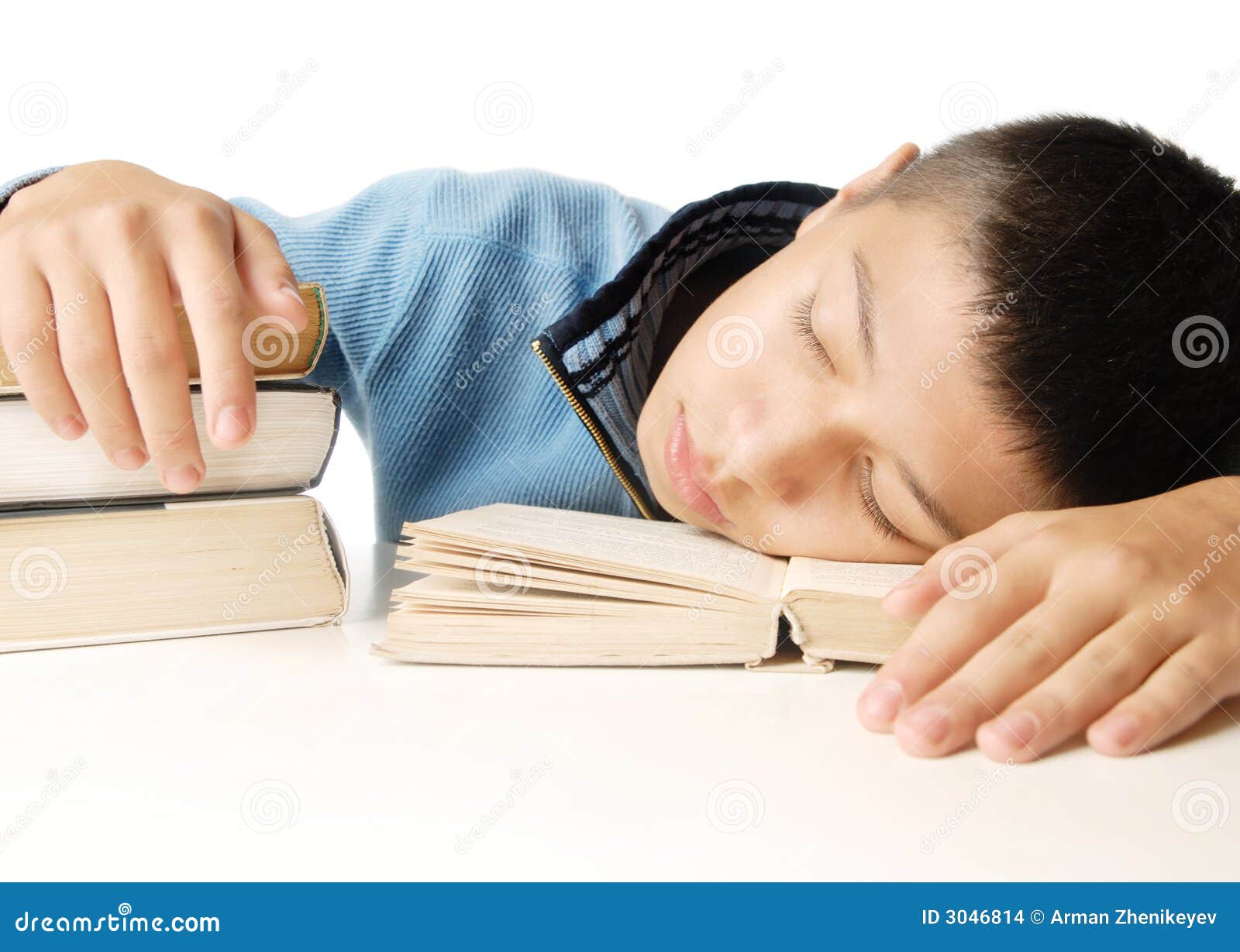 Спать или читать. Читал и заснул. Уснул читая. Читать и спать. Чтение заснул картинки.