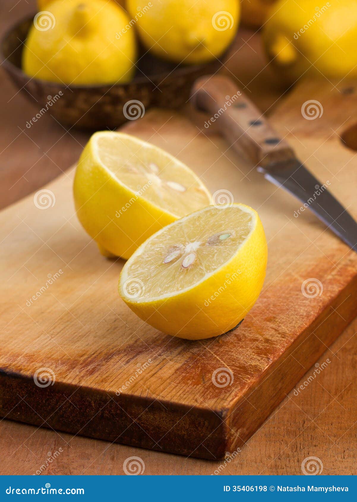 https://thumbs.dreamstime.com/z/sliced-lemons-cutting-board-wooden-background-35406198.jpg