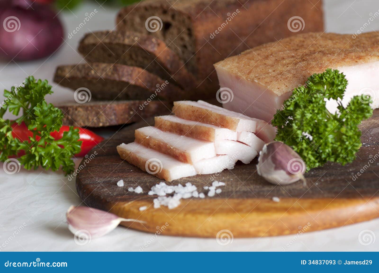 Ржаной хлеб с салом
