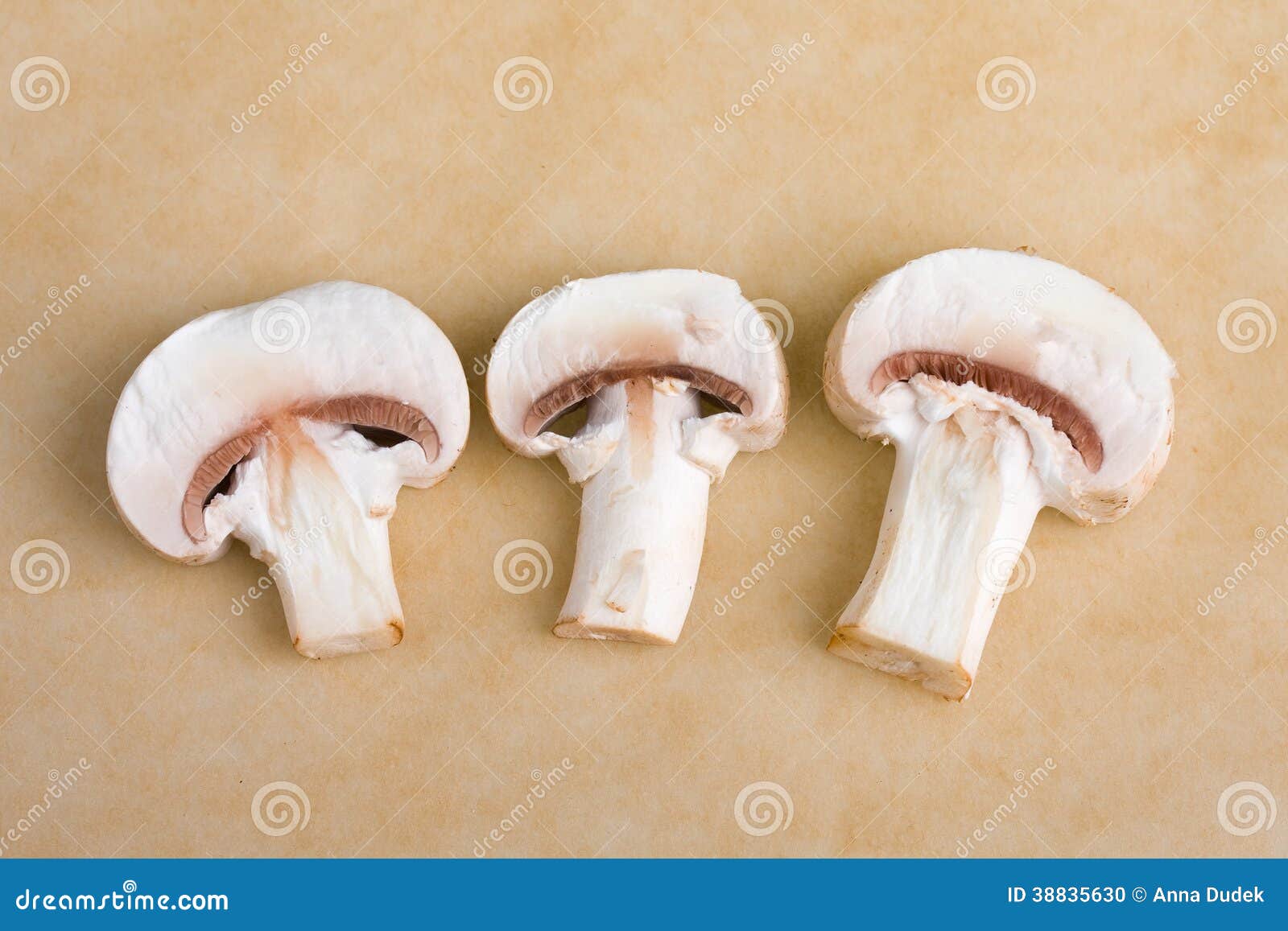 sliced white muschrooms