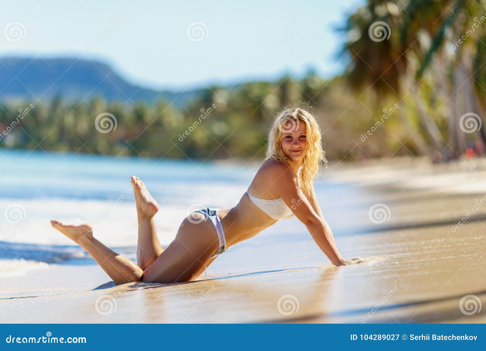 beach naked pictures of amateur blonde