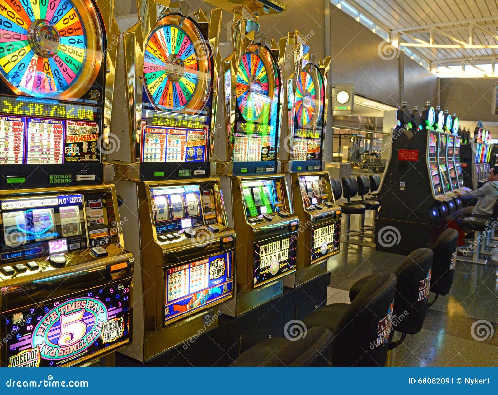 The interior of Mandalay Bay resort in Las Vegas Stock Photo - Alamy