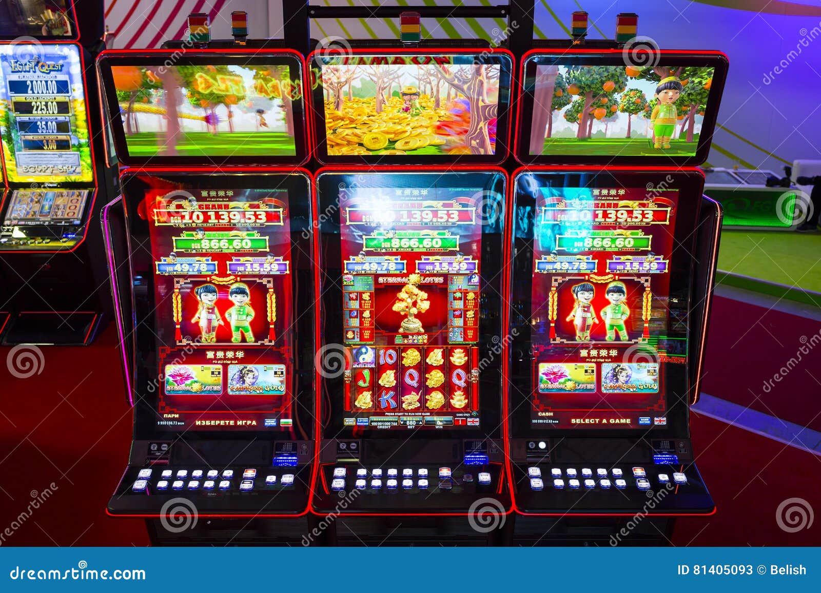 Slots Machines Do Jogo Em Um Casino Foto de Stock Editorial - Imagem de  luzes, cassino: 81405093